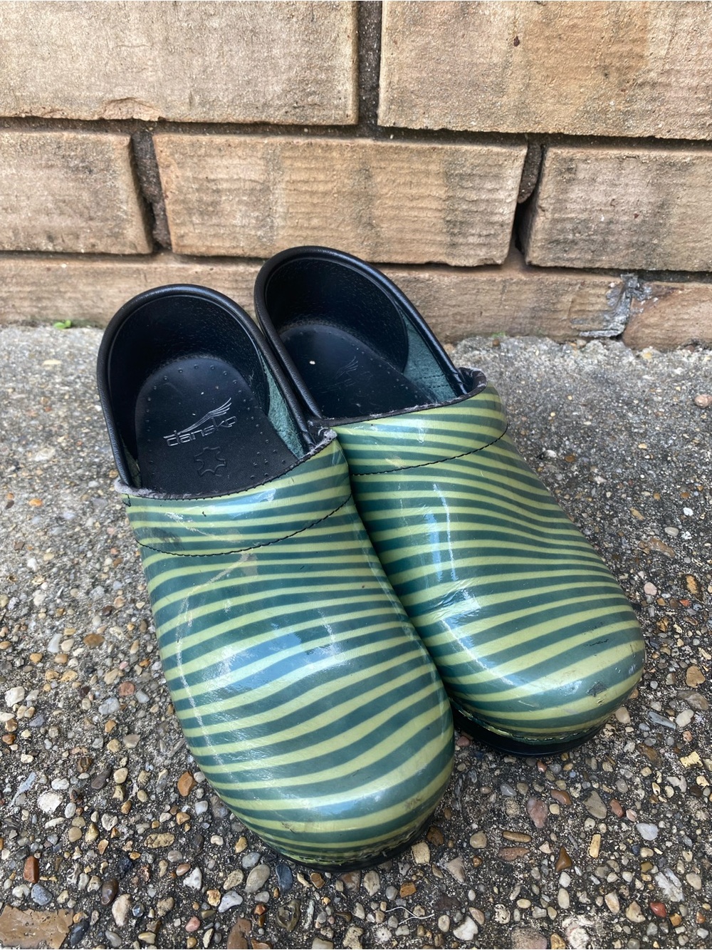 Dansko Professional Clogs Size 37 US 6.5-7 Green Wavy Stripe Patent Leather